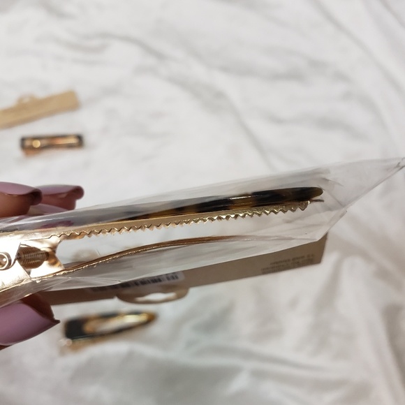 Three Leopard Turtoise Acrylic Hair Clip Barrettes - Picture 6 of 8